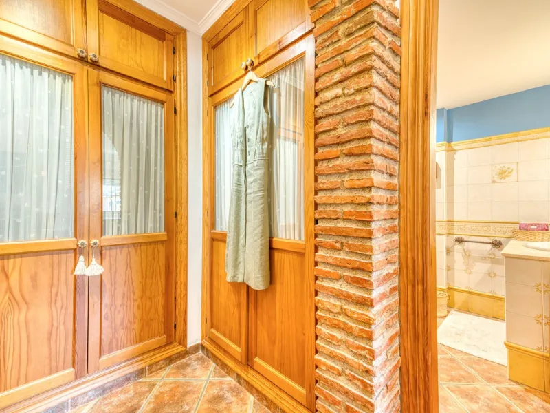 Welcome to this beautiful family home in Los Boliches! This property perfectly combines comfort, style, and location.