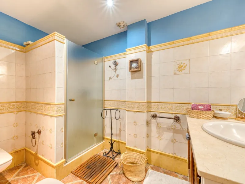 Welcome to this beautiful family home in Los Boliches! This property perfectly combines comfort, style, and location.