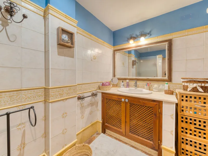 Welcome to this beautiful family home in Los Boliches! This property perfectly combines comfort, style, and location.