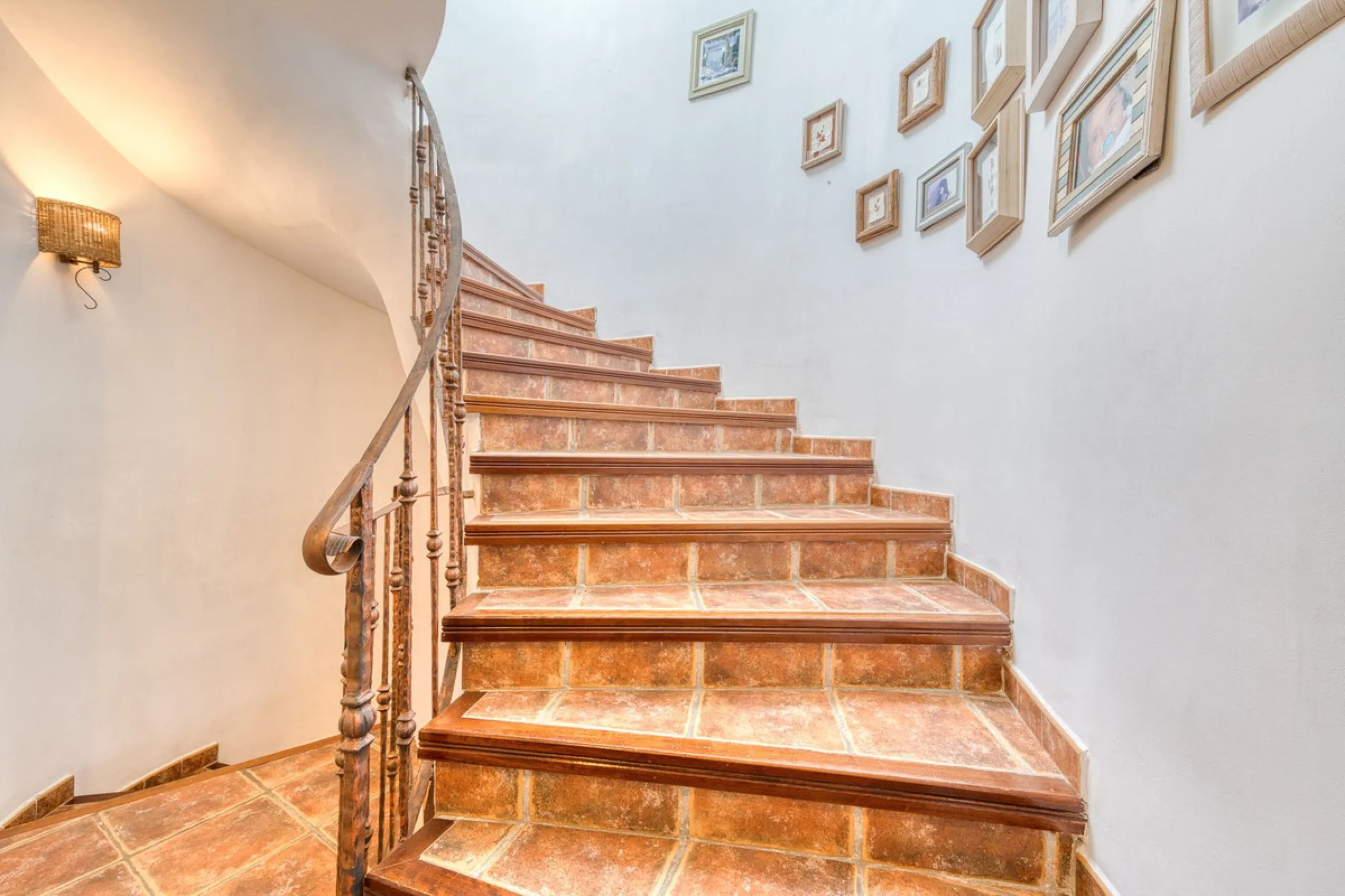 Welcome to this beautiful family home in Los Boliches! This property perfectly combines comfort, style, and location.
