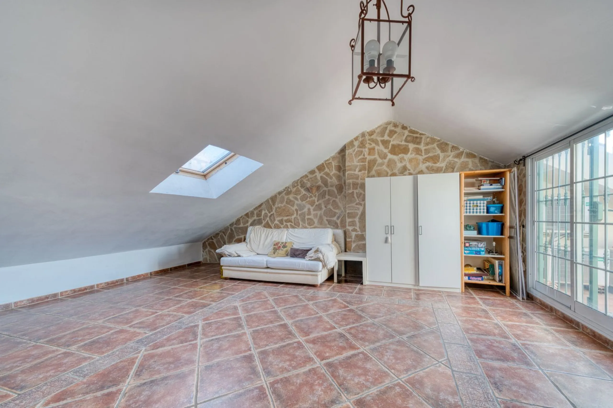 Welcome to this beautiful family home in Los Boliches! This property perfectly combines comfort, style, and location.