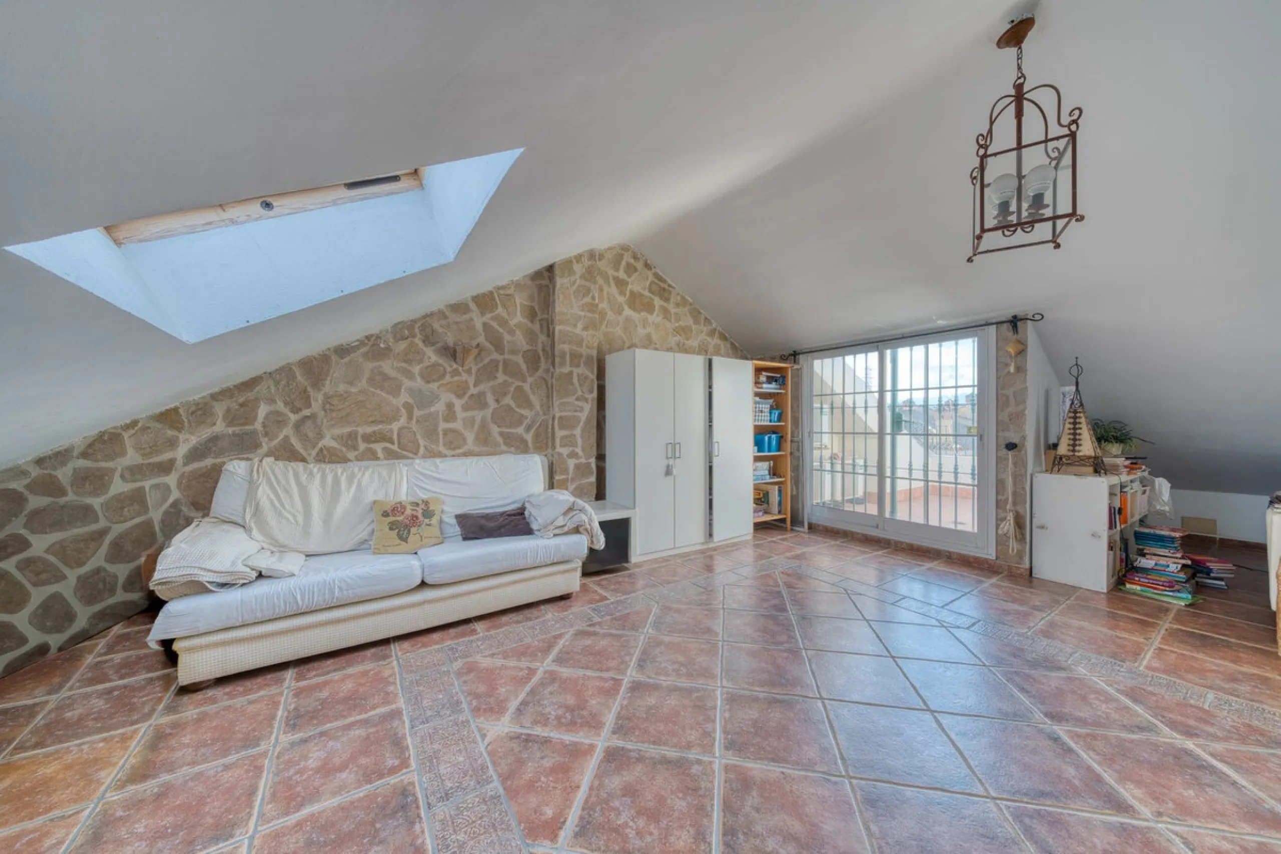 Welcome to this beautiful family home in Los Boliches! This property perfectly combines comfort, style, and location.