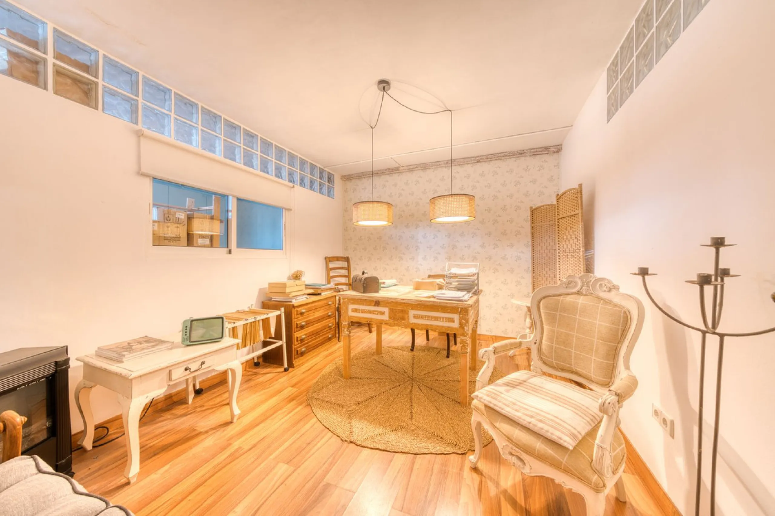 Welcome to this beautiful family home in Los Boliches! This property perfectly combines comfort, style, and location.