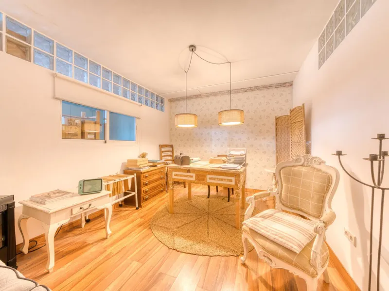 Welcome to this beautiful family home in Los Boliches! This property perfectly combines comfort, style, and location.