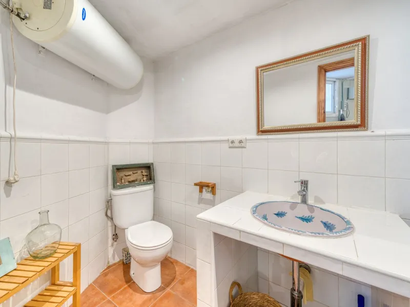 Welcome to this beautiful family home in Los Boliches! This property perfectly combines comfort, style, and location.