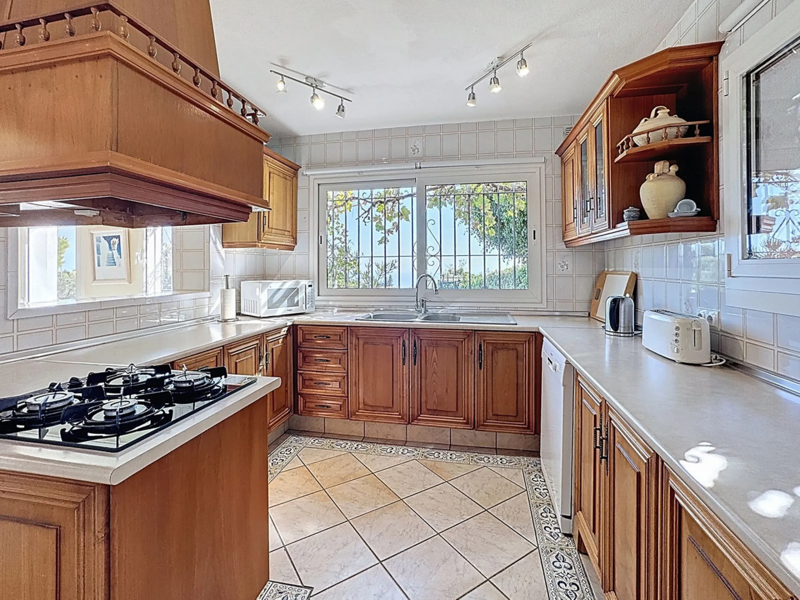 Charming Andalusian Villa with Panoramic Sea Views in Urbanisation Santa Rosa, Mijas
