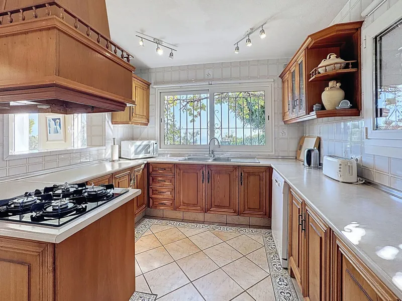 Charming Andalusian Villa with Panoramic Sea Views in Urbanisation Santa Rosa, Mijas
