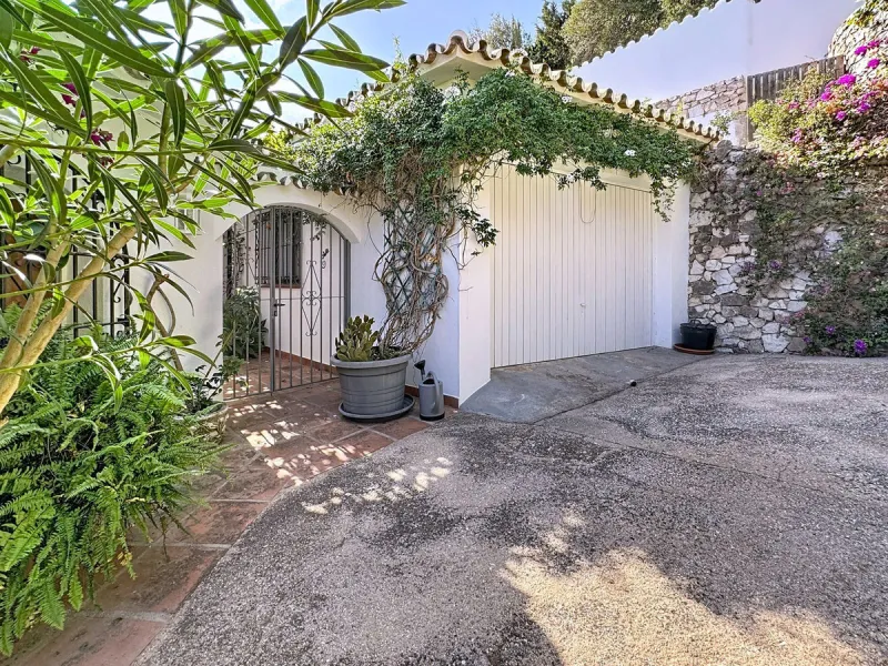 Charming Andalusian Villa with Panoramic Sea Views in Urbanisation Santa Rosa, Mijas