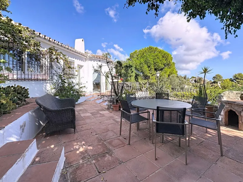 Charming Andalusian Villa with Panoramic Sea Views in Urbanisation Santa Rosa, Mijas