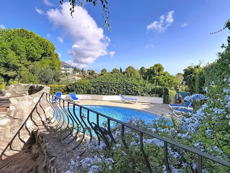 Charming Andalusian Villa with Panoramic Sea Views in Urbanisation Santa Rosa, Mijas