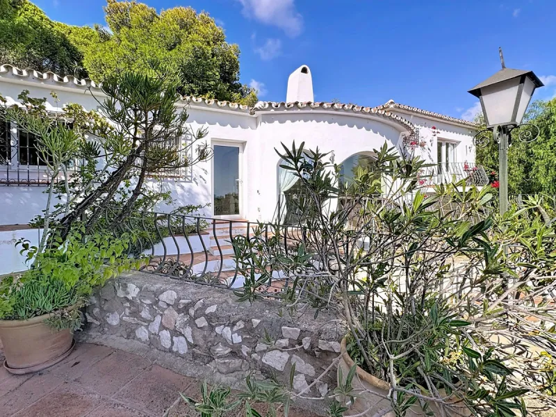 Charming Andalusian Villa with Panoramic Sea Views in Urbanisation Santa Rosa, Mijas
