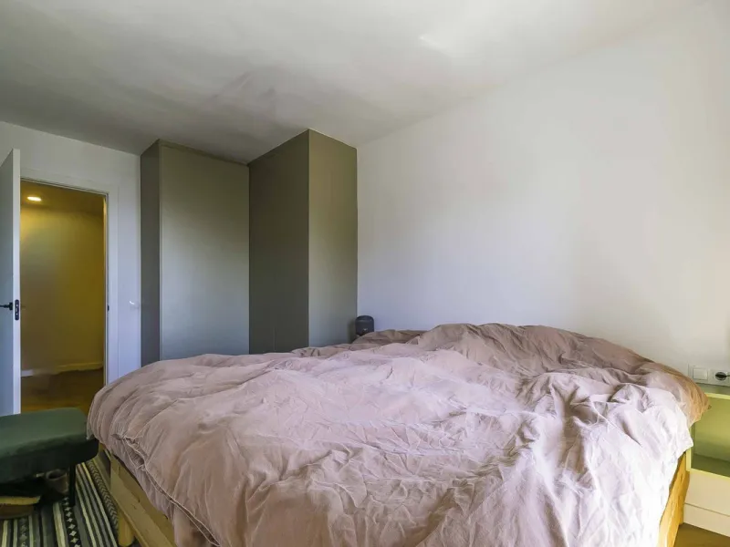 We present this wonderful flat in Torreblanca del Sol, one of the most sought-after areas of Fuengirola, located on the second line of the sea. This renovated property combines spaciousness, light and comfort in a privileged setting.