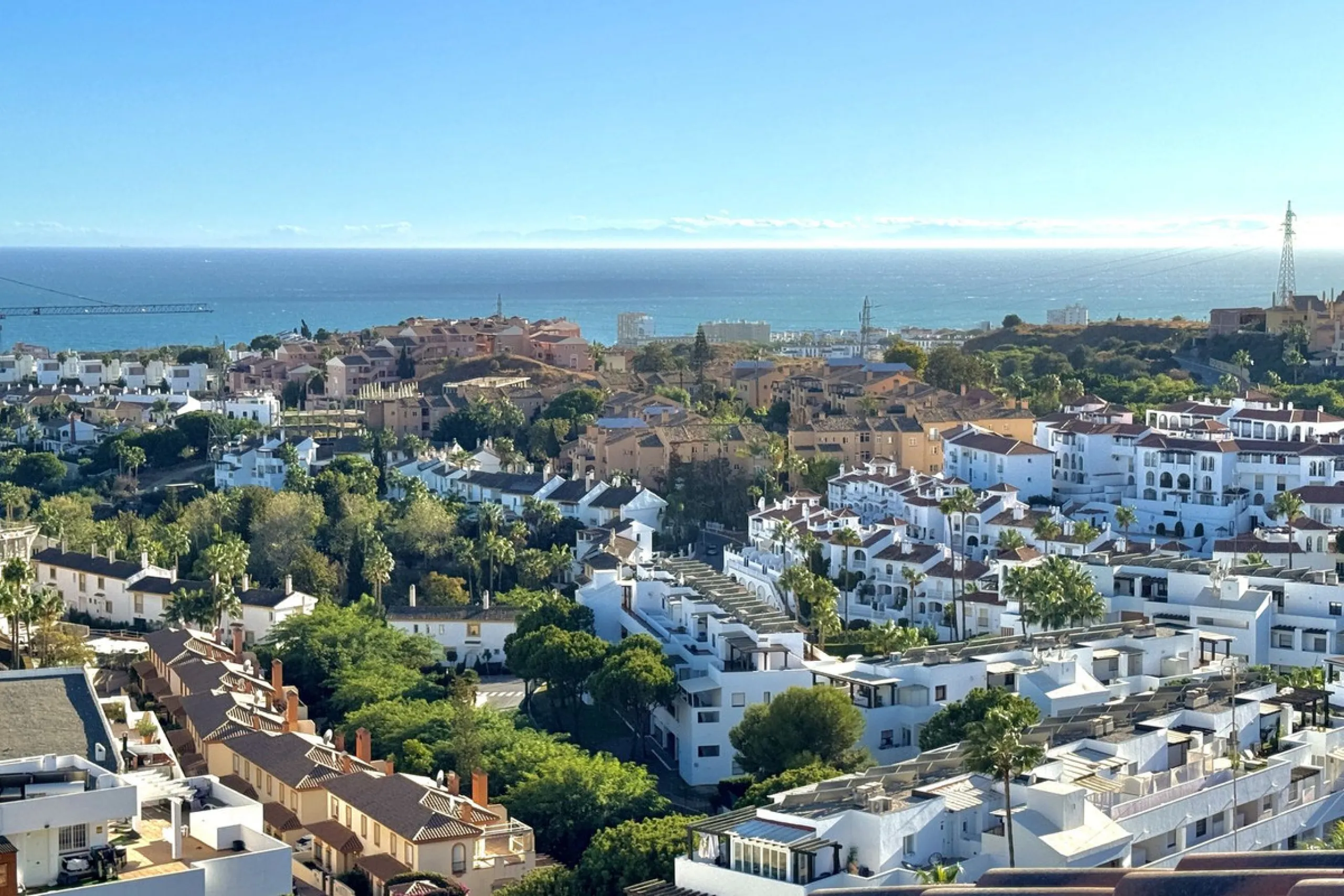 BEST BUY ALERT (Massively Reduced) - 2 bed, 2 bath penthouse in Mijas Costa with enormous 150m2 wrap around terrace / solarium, all with beautiful panoramic sea views.