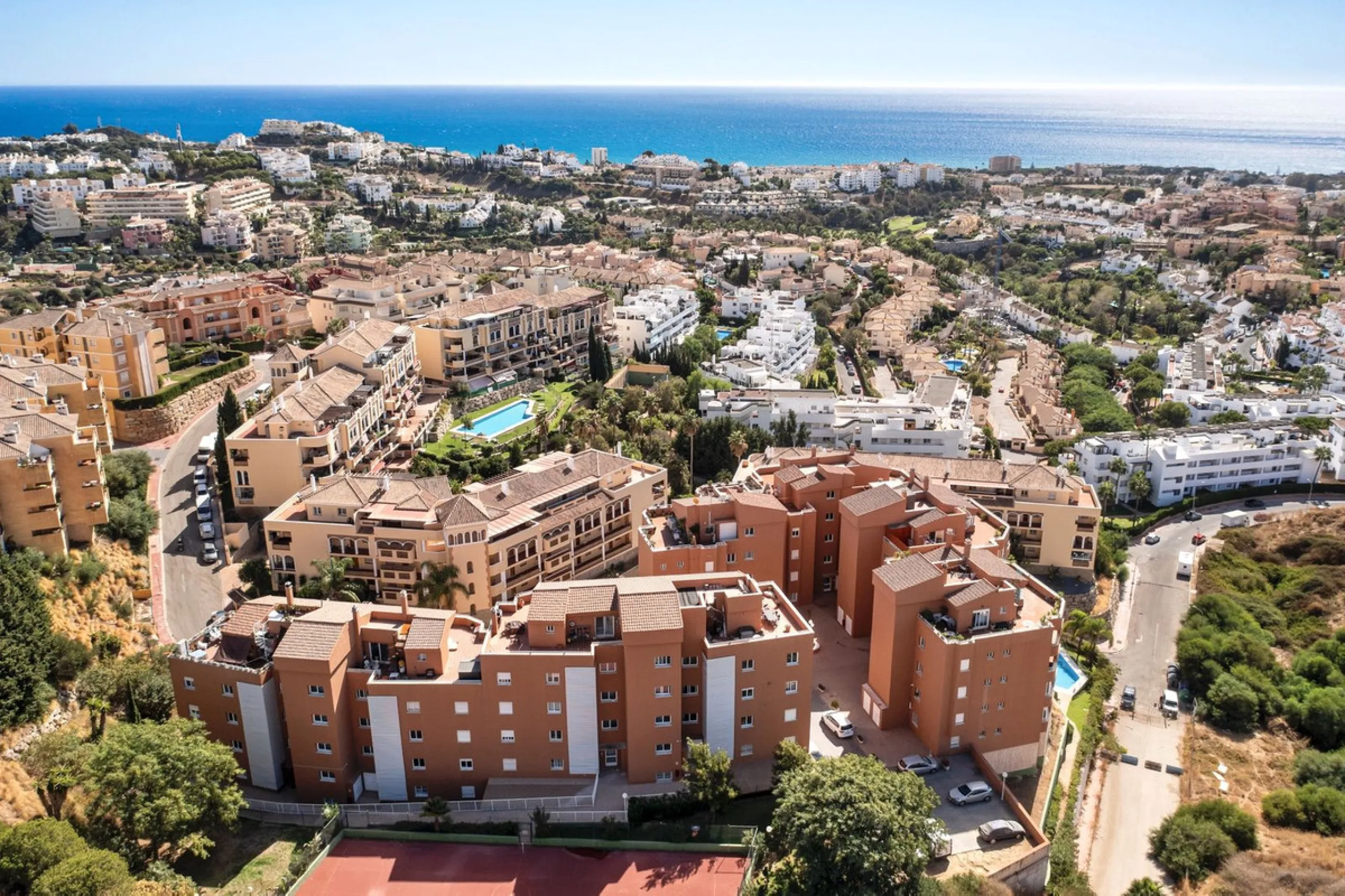 BEST BUY ALERT (Massively Reduced) - 2 bed, 2 bath penthouse in Mijas Costa with enormous 150m2 wrap around terrace / solarium, all with beautiful panoramic sea views.