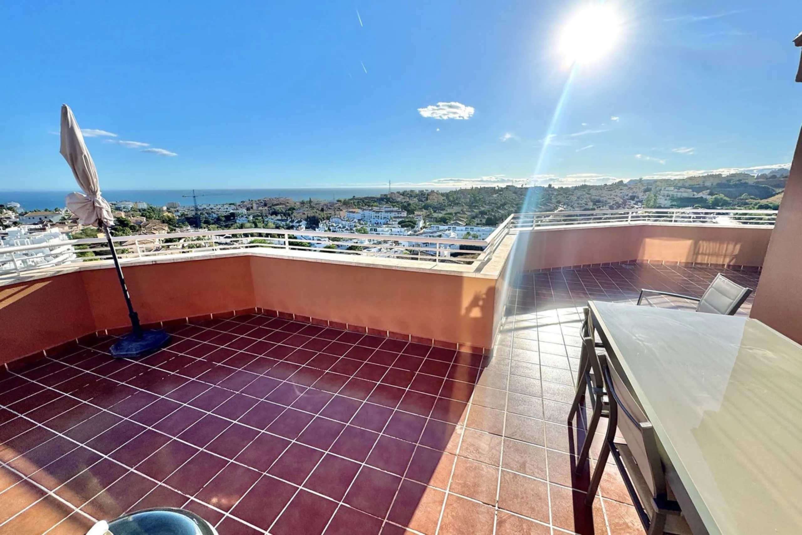 BEST BUY ALERT (Massively Reduced) - 2 bed, 2 bath penthouse in Mijas Costa with enormous 150m2 wrap around terrace / solarium, all with beautiful panoramic sea views.