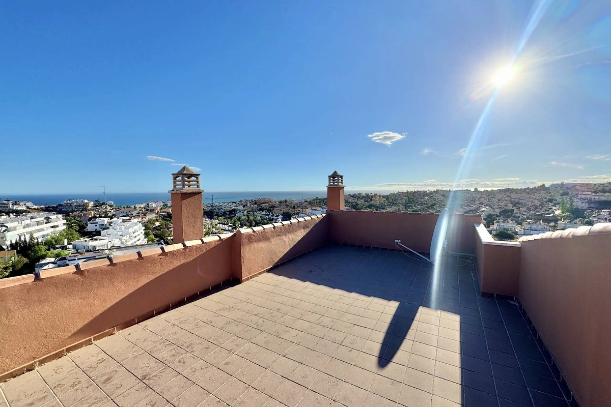 BEST BUY ALERT (Massively Reduced) - 2 bed, 2 bath penthouse in Mijas Costa with enormous 150m2 wrap around terrace / solarium, all with beautiful panoramic sea views.