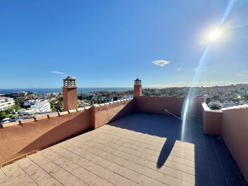 BEST BUY ALERT (Massively Reduced) - 2 bed, 2 bath penthouse in Mijas Costa with enormous 150m2 wrap around terrace / solarium, all with beautiful panoramic sea views.