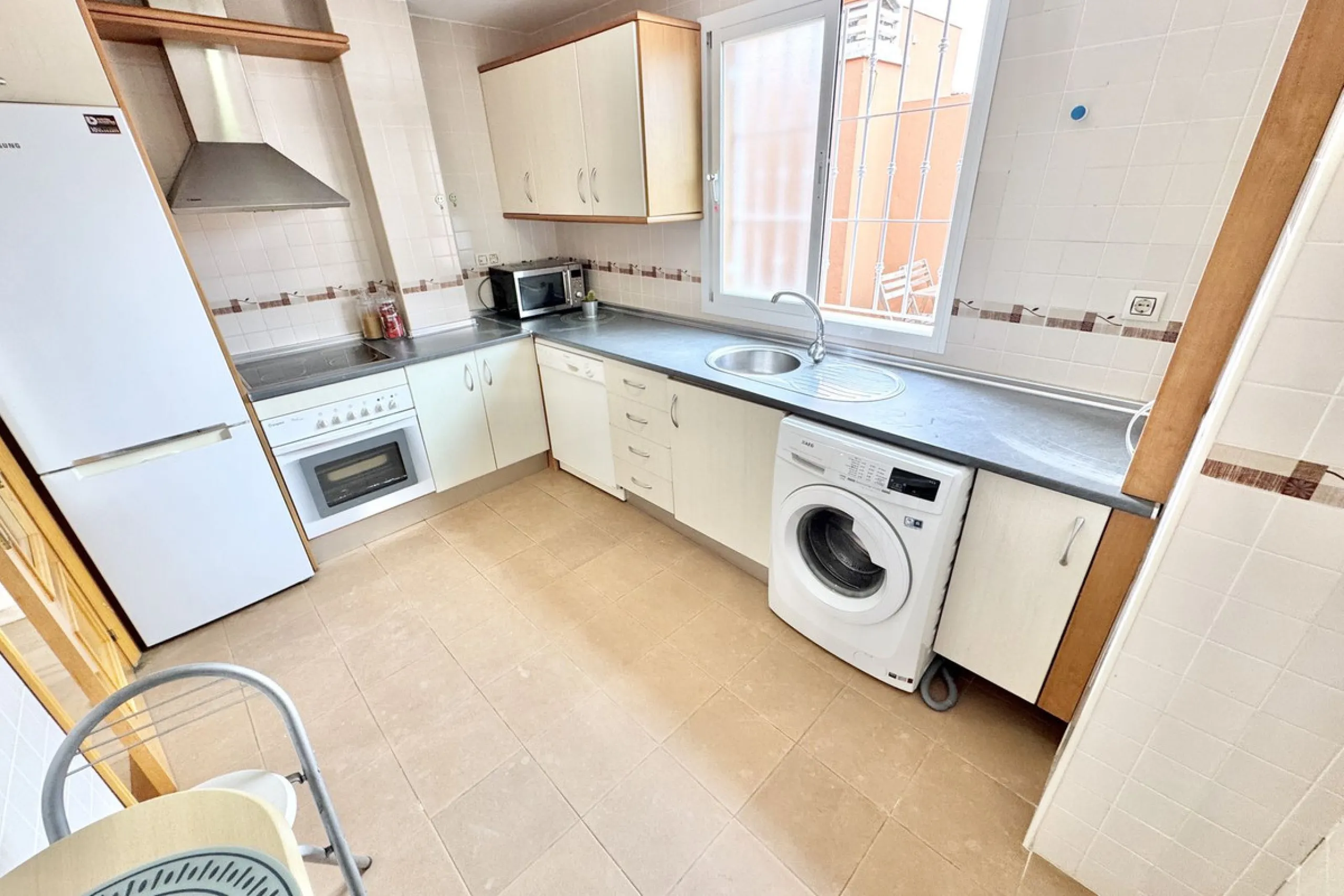 BEST BUY ALERT (Massively Reduced) - 2 bed, 2 bath penthouse in Mijas Costa with enormous 150m2 wrap around terrace / solarium, all with beautiful panoramic sea views.