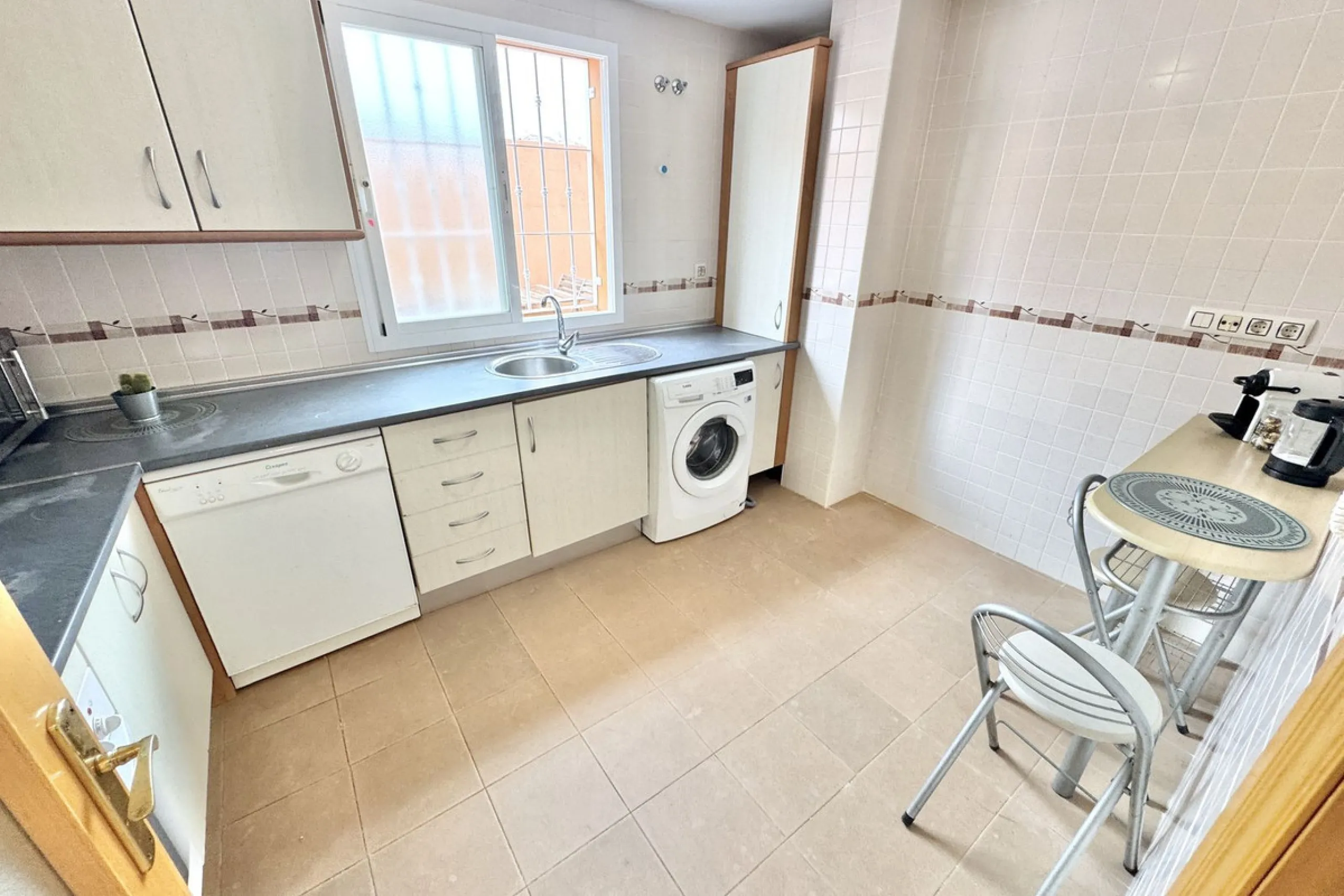 BEST BUY ALERT (Massively Reduced) - 2 bed, 2 bath penthouse in Mijas Costa with enormous 150m2 wrap around terrace / solarium, all with beautiful panoramic sea views.