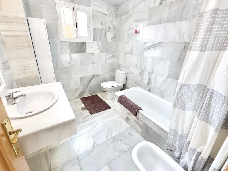 BEST BUY ALERT (Massively Reduced) - 2 bed, 2 bath penthouse in Mijas Costa with enormous 150m2 wrap around terrace / solarium, all with beautiful panoramic sea views.