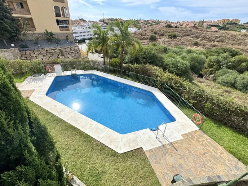 BEST BUY ALERT (Massively Reduced) - 2 bed, 2 bath penthouse in Mijas Costa with enormous 150m2 wrap around terrace / solarium, all with beautiful panoramic sea views.