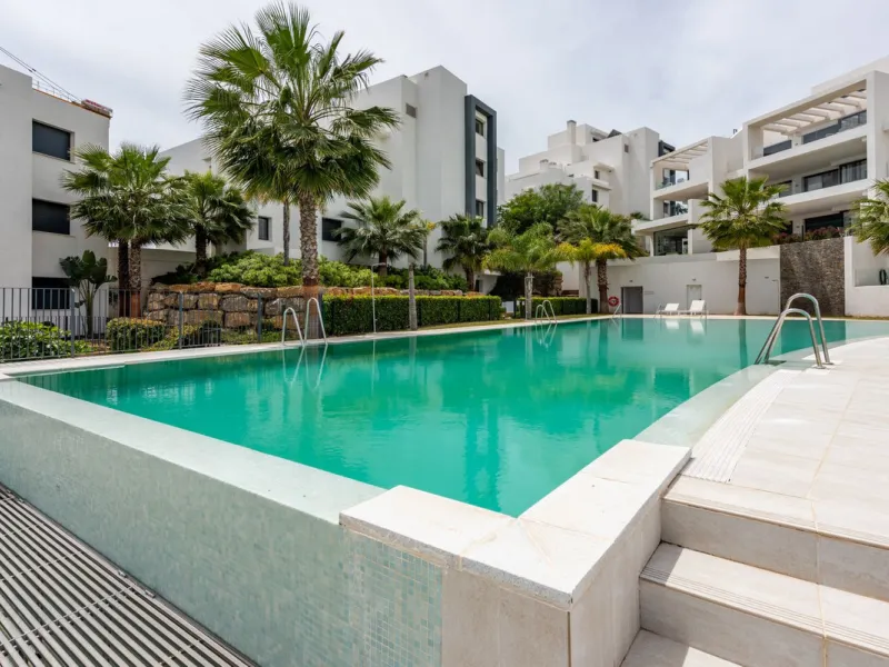 Luxurious Duplex Penthouse with Breathtaking Views in Mirador de Estepona Golf