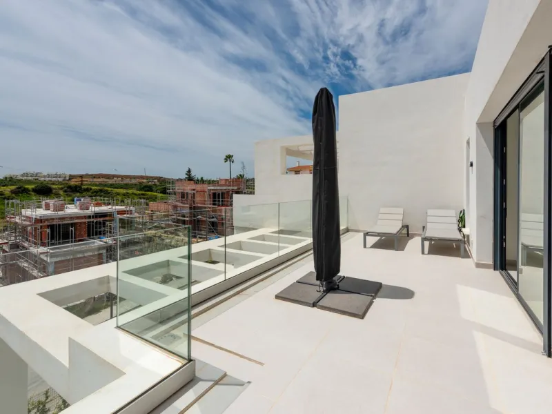 Luxurious Duplex Penthouse with Breathtaking Views in Mirador de Estepona Golf