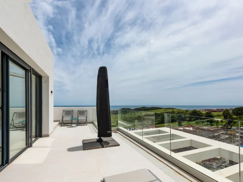 Luxurious Duplex Penthouse with Breathtaking Views in Mirador de Estepona Golf