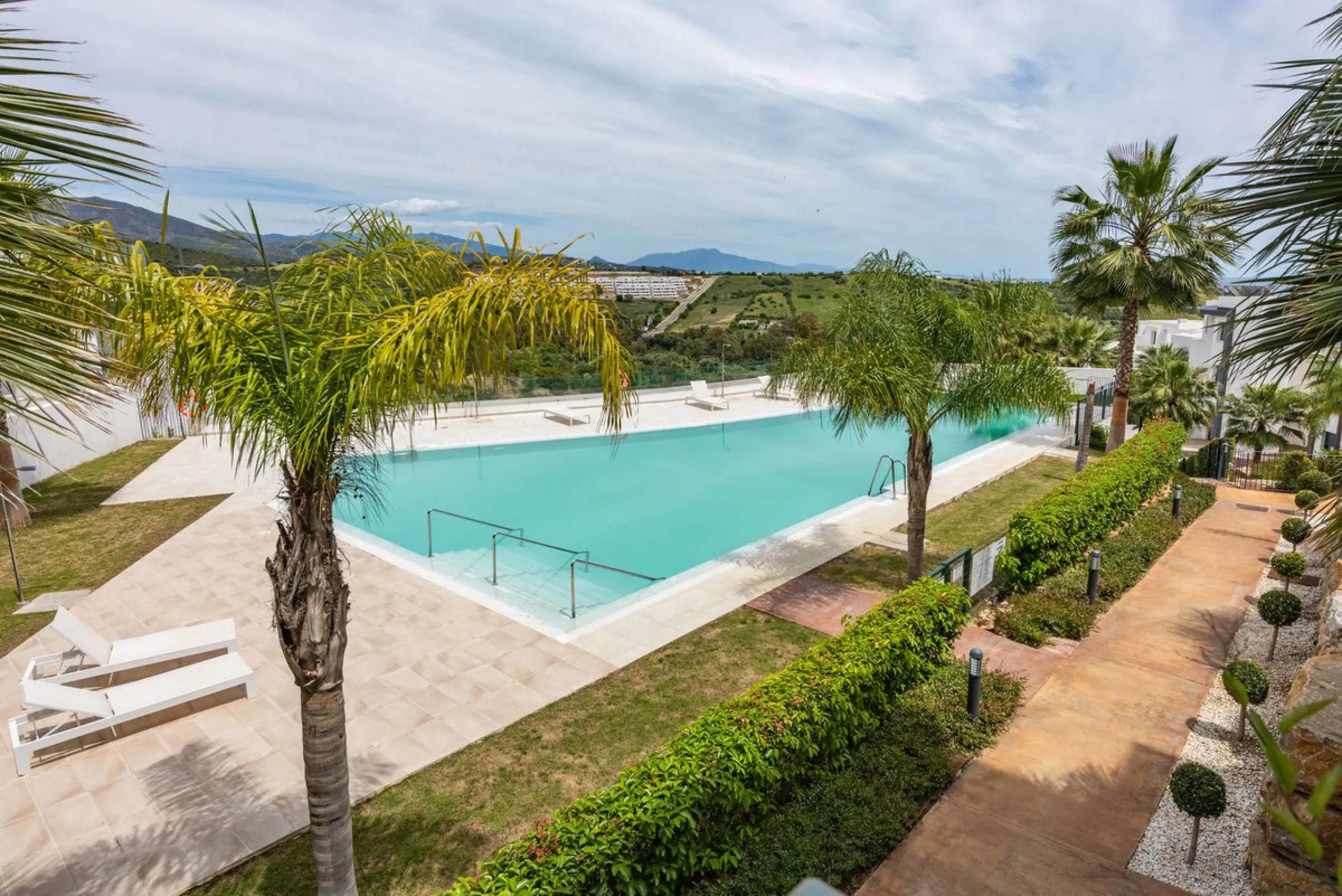 Luxurious Duplex Penthouse with Breathtaking Views in Mirador de Estepona Golf