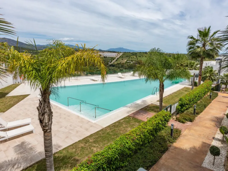 Luxurious Duplex Penthouse with Breathtaking Views in Mirador de Estepona Golf