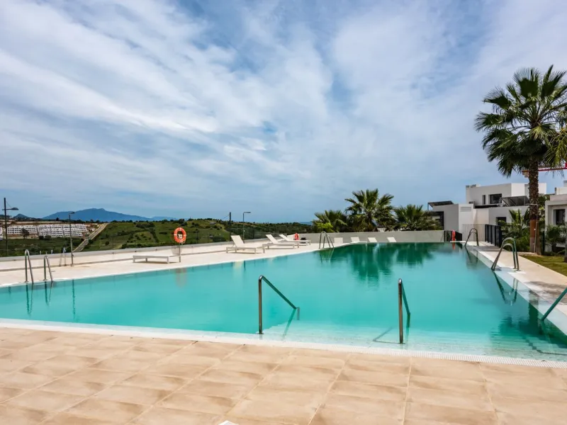 Luxurious Duplex Penthouse with Breathtaking Views in Mirador de Estepona Golf