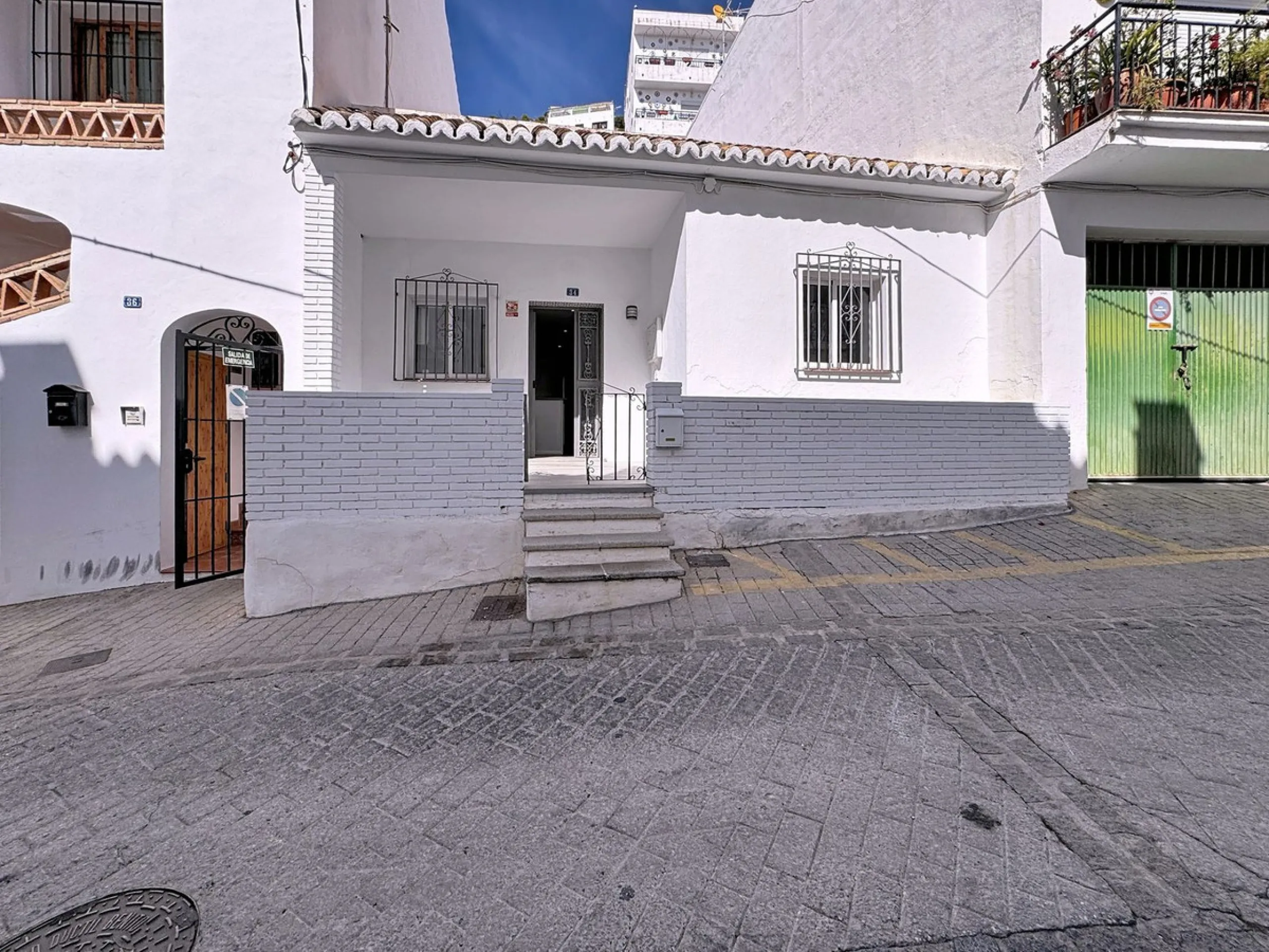 Elegant Townhouse with Terraces, Patio Access, and Expansion Possibilities in Mijas Pueblo