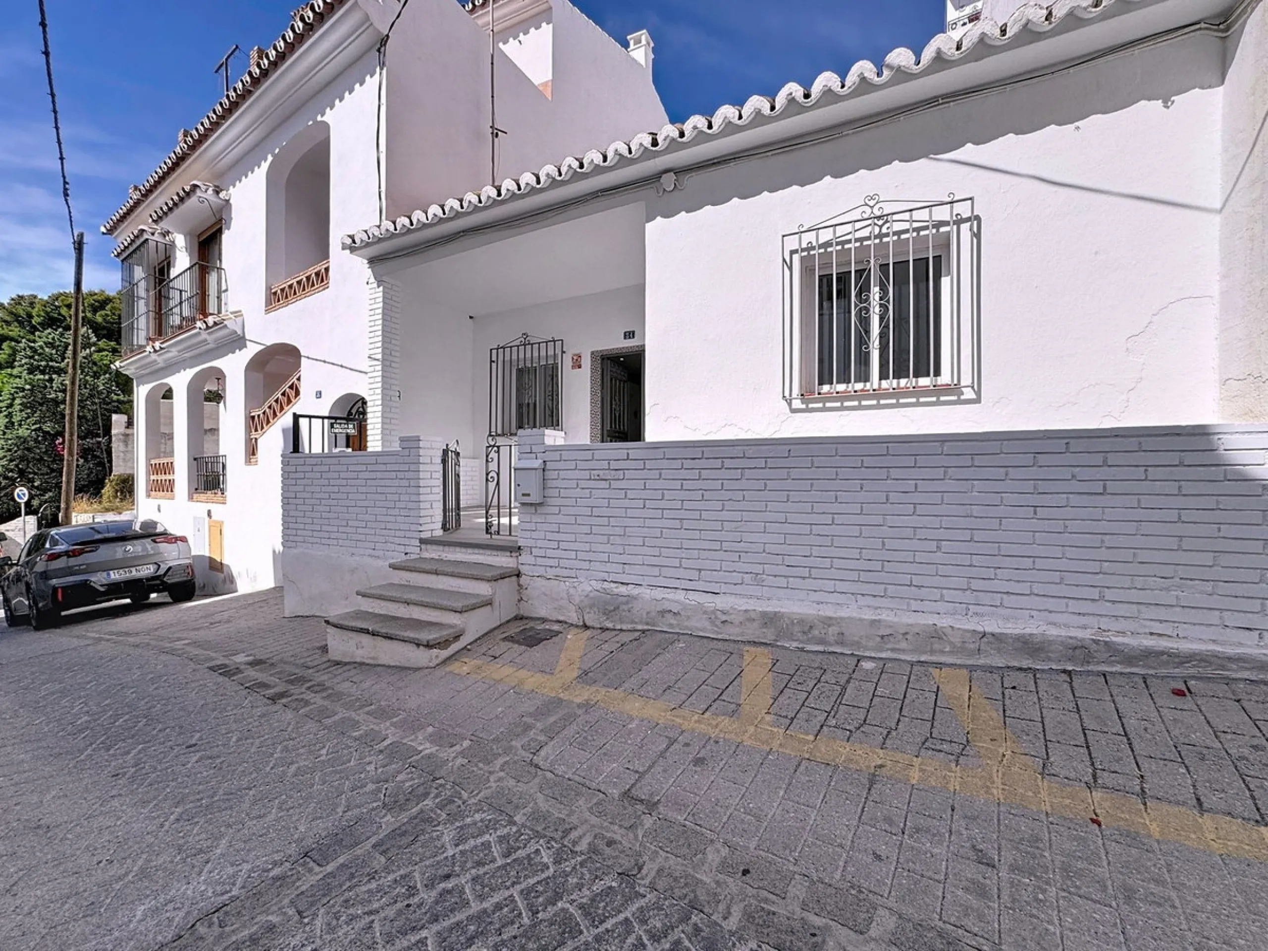 Elegant Townhouse with Terraces, Patio Access, and Expansion Possibilities in Mijas Pueblo
