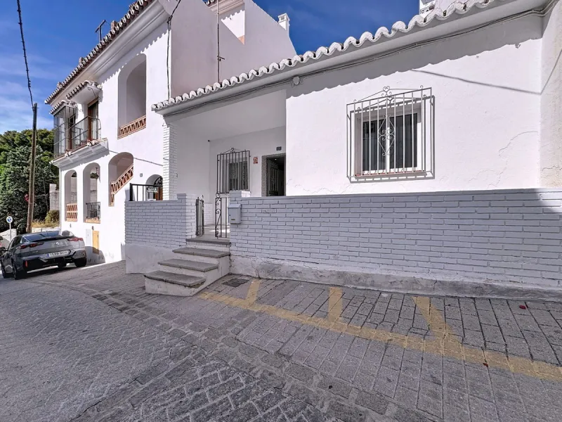 Elegant Townhouse with Terraces, Patio Access, and Expansion Possibilities in Mijas Pueblo