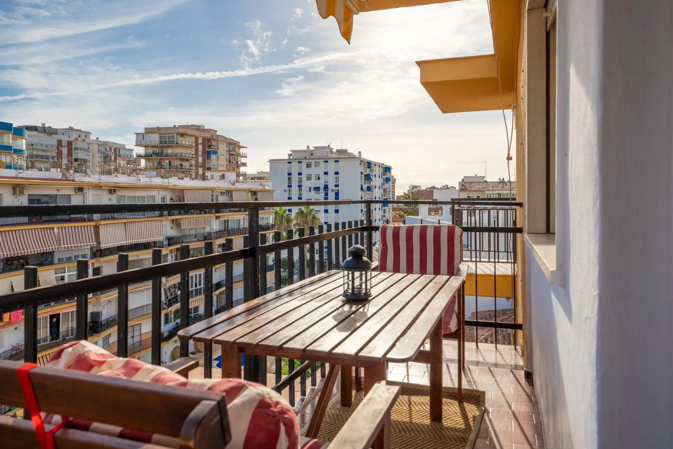 Apartment - Top Floor Apartment в продаже в Fuengirola, Málaga. В доме 3 спален и 1 ванных комнат. Площадь дома 87 м²