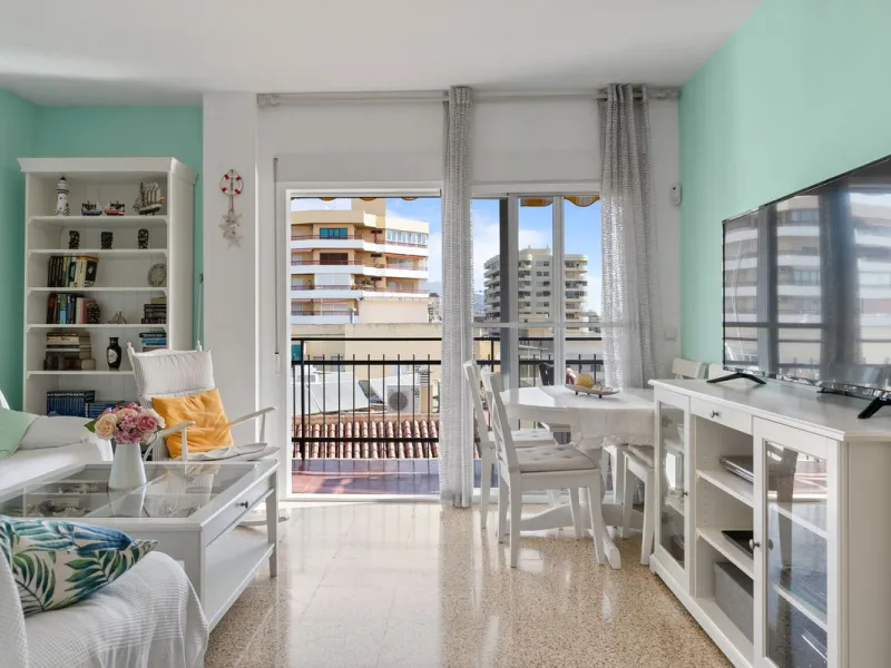 Apartment - Top Floor Apartment в продаже в Fuengirola, Málaga. В доме 3 спален и 1 ванных комнат. Площадь дома 87 м²