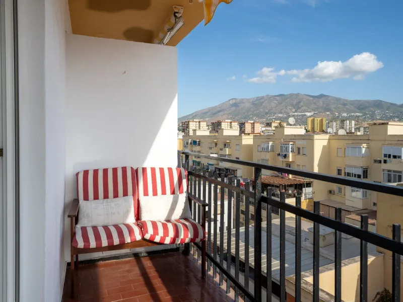 Apartment - Top Floor Apartment в продаже в Fuengirola, Málaga. В доме 3 спален и 1 ванных комнат. Площадь дома 87 м²