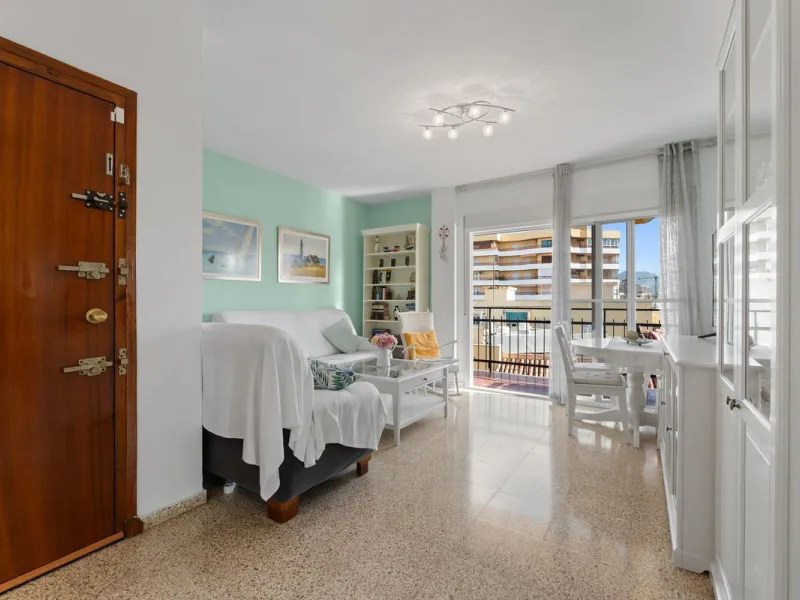 Apartment - Top Floor Apartment в продаже в Fuengirola, Málaga. В доме 3 спален и 1 ванных комнат. Площадь дома 87 м²