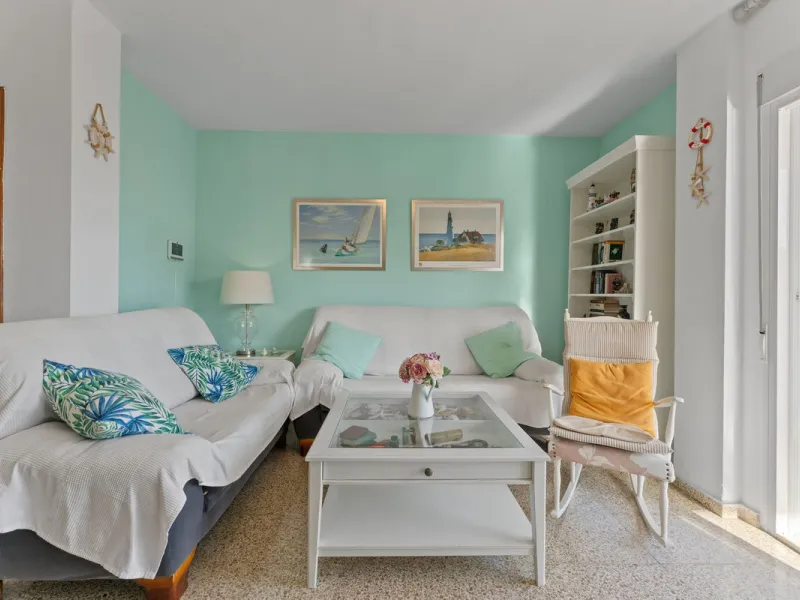 Apartment - Top Floor Apartment в продаже в Fuengirola, Málaga. В доме 3 спален и 1 ванных комнат. Площадь дома 87 м²