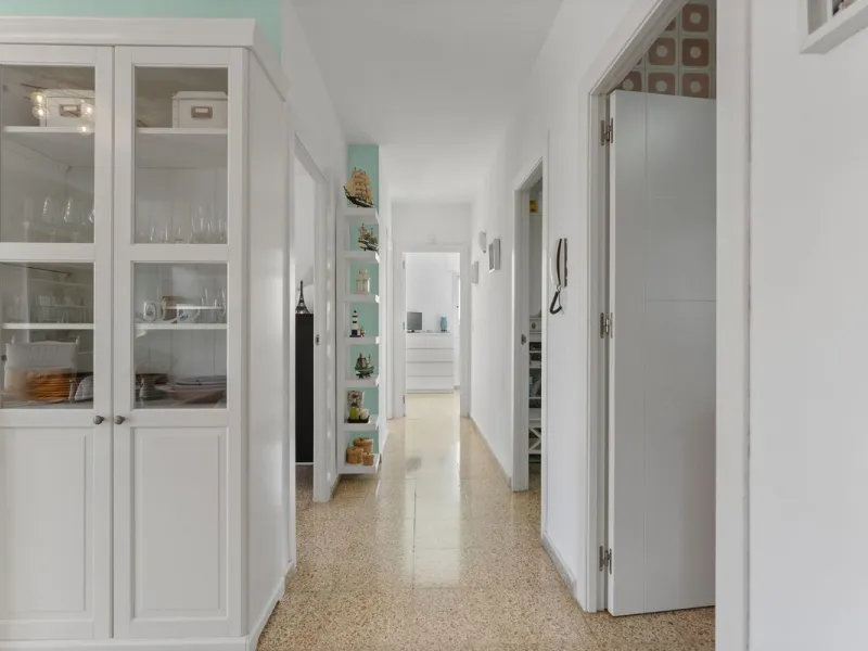 Apartment - Top Floor Apartment в продаже в Fuengirola, Málaga. В доме 3 спален и 1 ванных комнат. Площадь дома 87 м²
