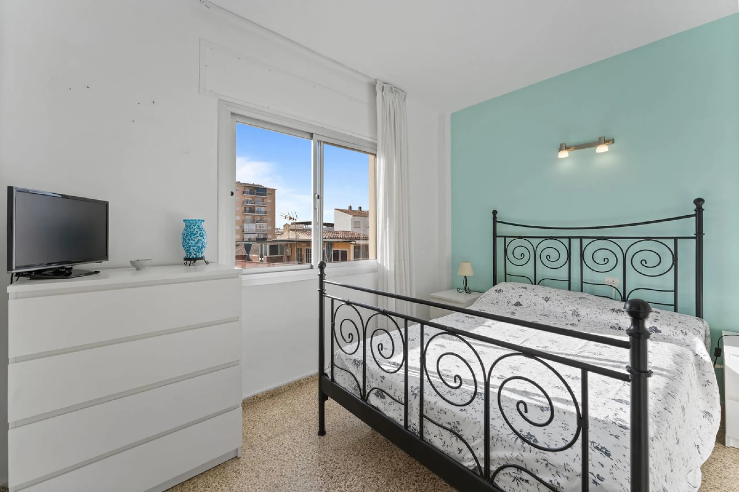 Apartment - Top Floor Apartment в продаже в Fuengirola, Málaga. В доме 3 спален и 1 ванных комнат. Площадь дома 87 м²