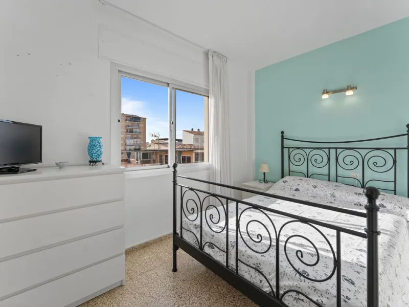 Apartment - Top Floor Apartment в продаже в Fuengirola, Málaga. В доме 3 спален и 1 ванных комнат. Площадь дома 87 м²