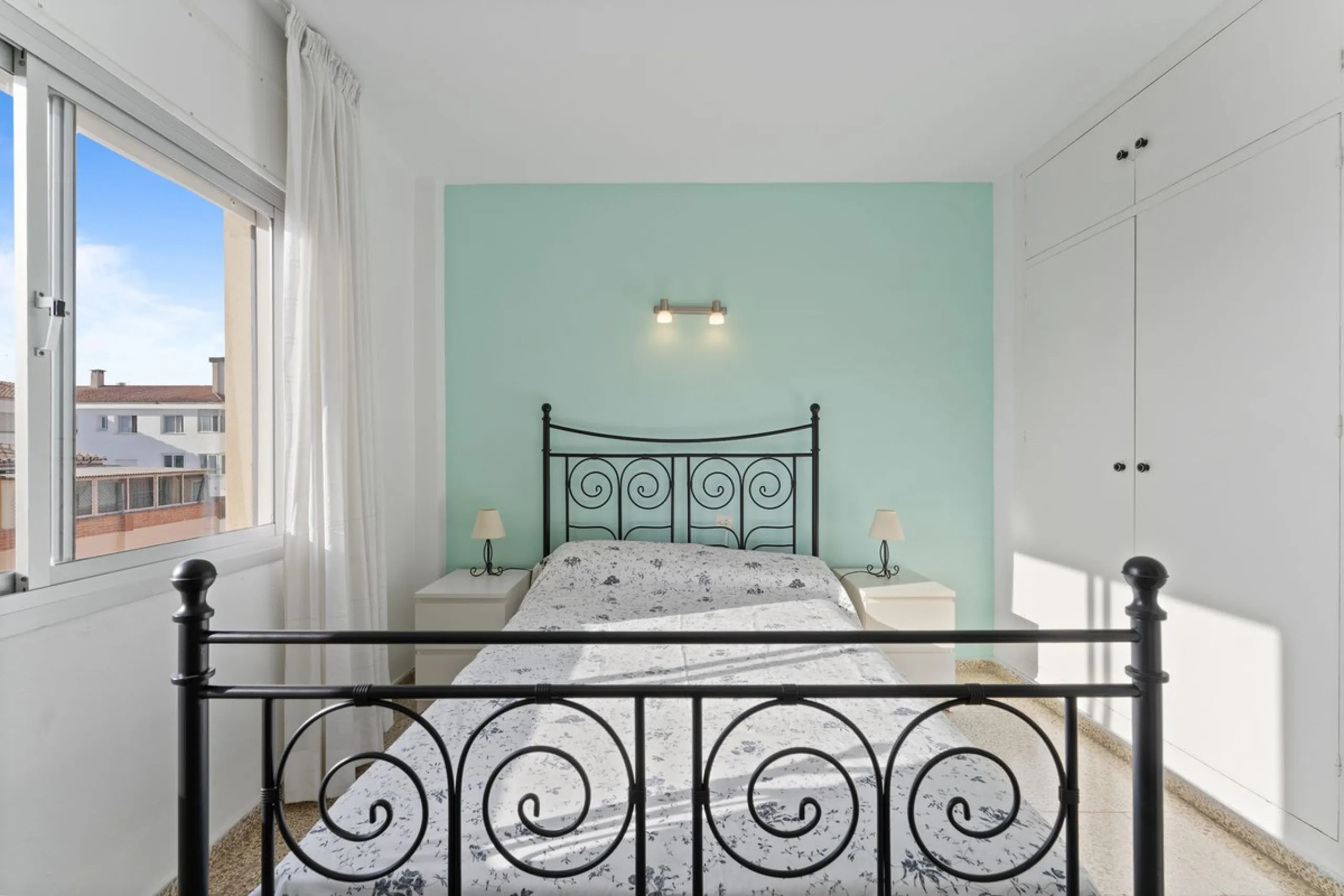Apartment - Top Floor Apartment в продаже в Fuengirola, Málaga. В доме 3 спален и 1 ванных комнат. Площадь дома 87 м²