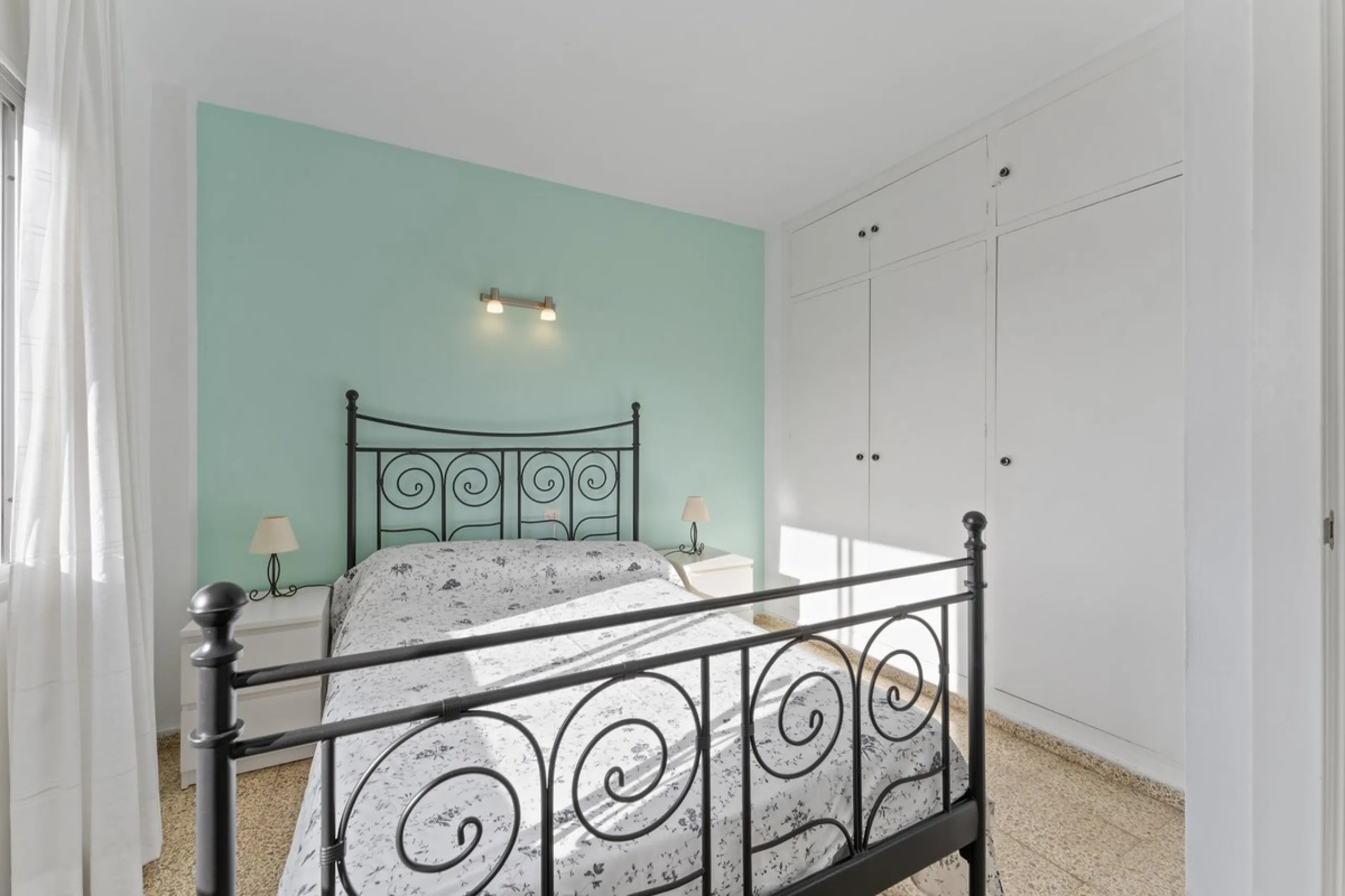 Apartment - Top Floor Apartment в продаже в Fuengirola, Málaga. В доме 3 спален и 1 ванных комнат. Площадь дома 87 м²