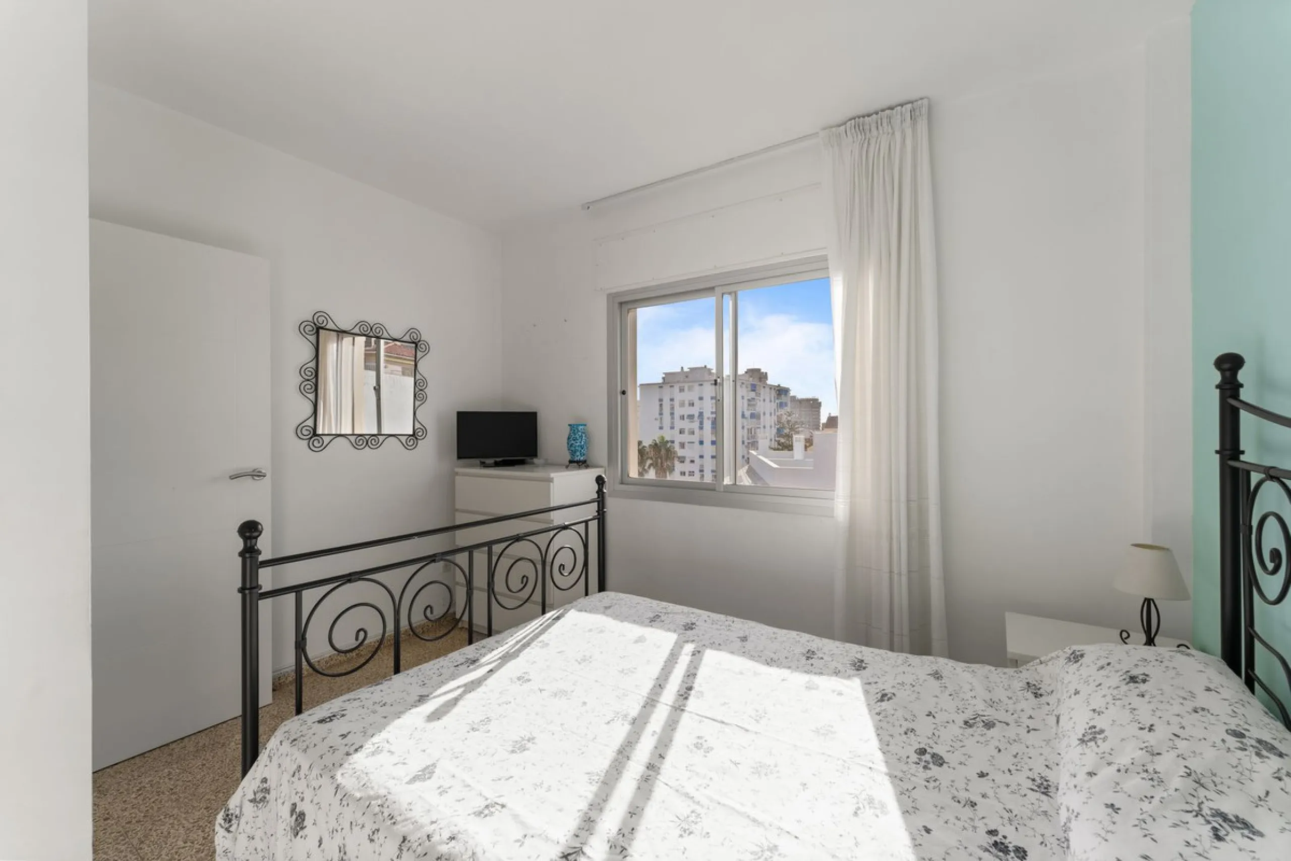 Apartment - Top Floor Apartment в продаже в Fuengirola, Málaga. В доме 3 спален и 1 ванных комнат. Площадь дома 87 м²