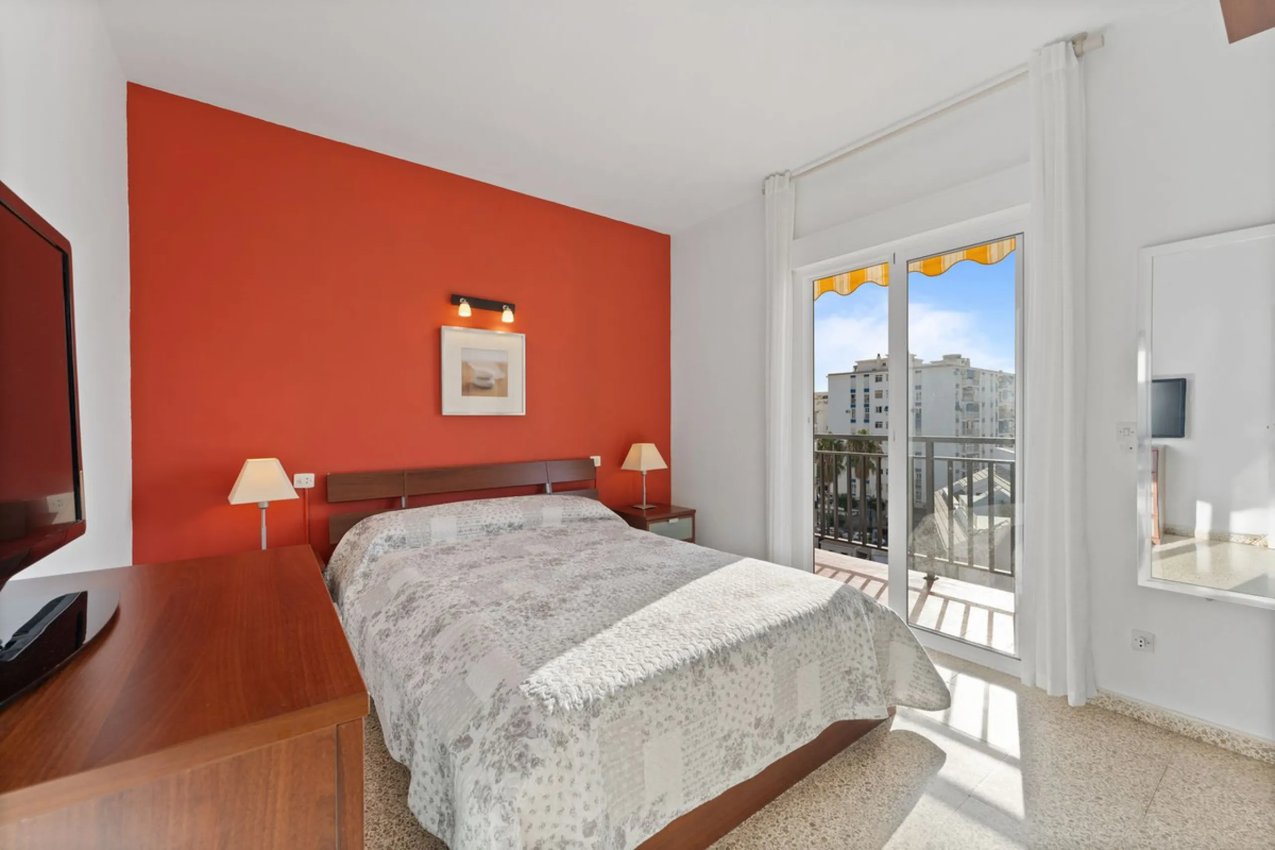 Apartment - Top Floor Apartment в продаже в Fuengirola, Málaga. В доме 3 спален и 1 ванных комнат. Площадь дома 87 м²