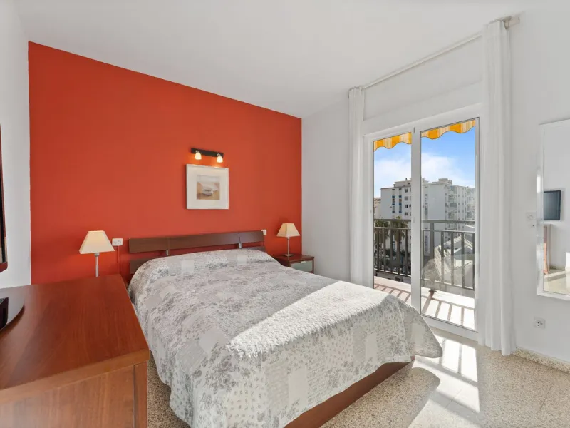Apartment - Top Floor Apartment в продаже в Fuengirola, Málaga. В доме 3 спален и 1 ванных комнат. Площадь дома 87 м²