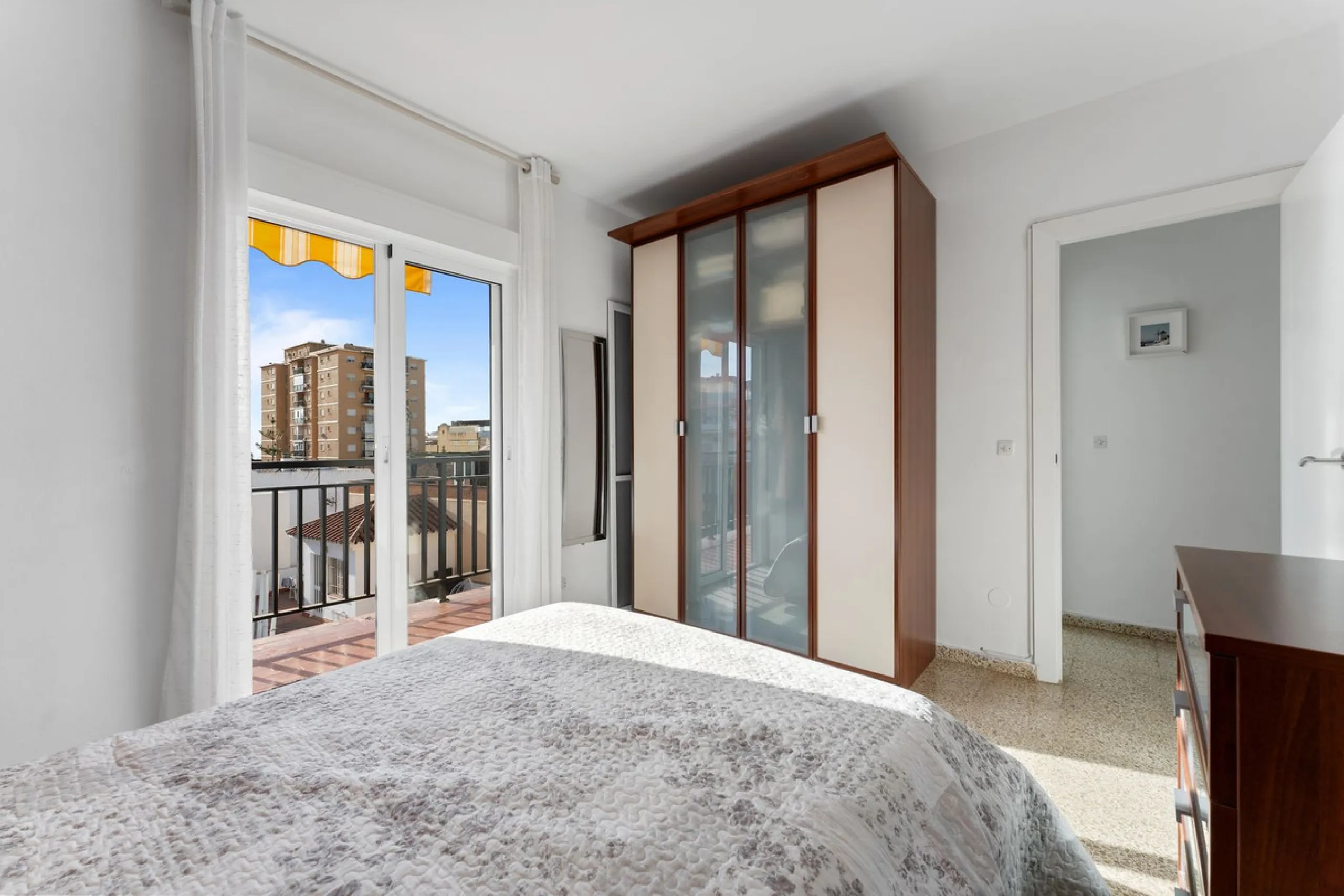 Apartment - Top Floor Apartment в продаже в Fuengirola, Málaga. В доме 3 спален и 1 ванных комнат. Площадь дома 87 м²