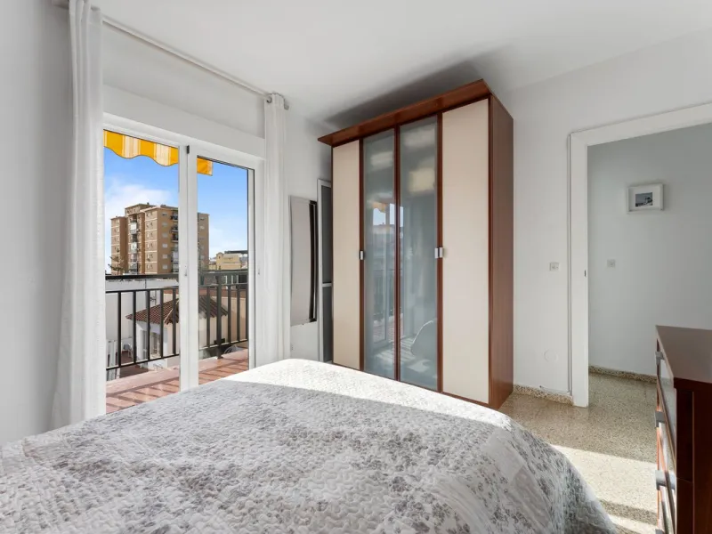 Apartment - Top Floor Apartment в продаже в Fuengirola, Málaga. В доме 3 спален и 1 ванных комнат. Площадь дома 87 м²