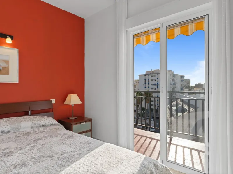 Apartment - Top Floor Apartment в продаже в Fuengirola, Málaga. В доме 3 спален и 1 ванных комнат. Площадь дома 87 м²